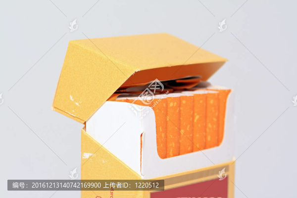 灰色背景香煙包