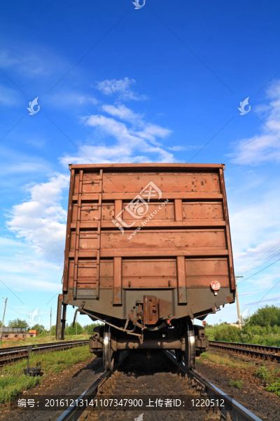 鐵路貨運(yùn)車在農(nóng)村站