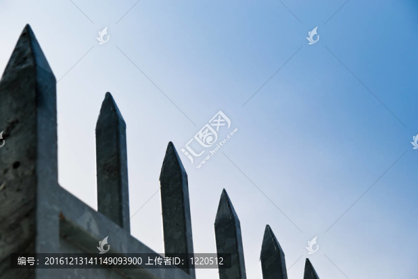 指向天空的提示