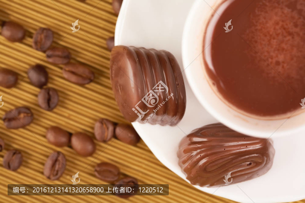卡布奇諾咖啡和巧克力