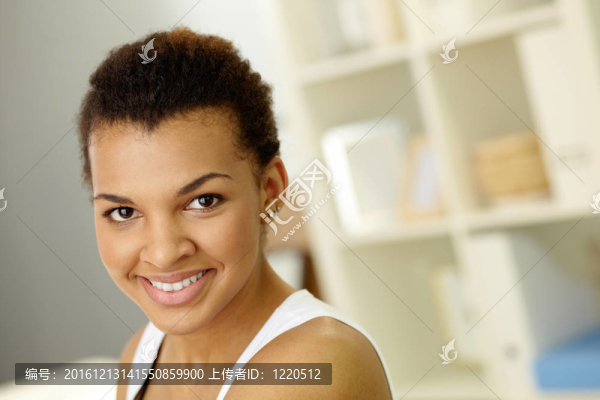 年輕女性