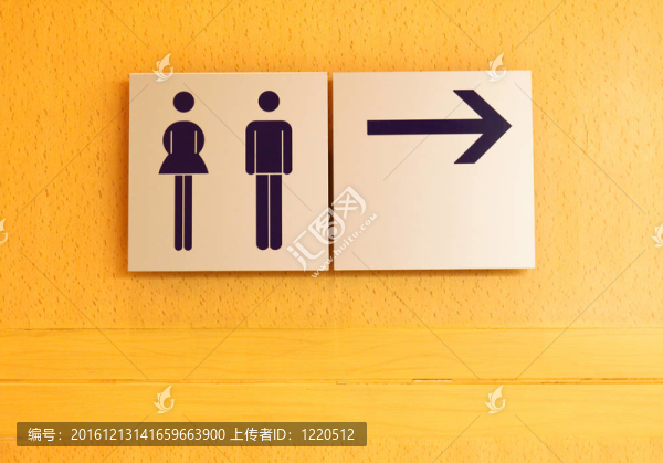 墻上的廁所標(biāo)志和方向