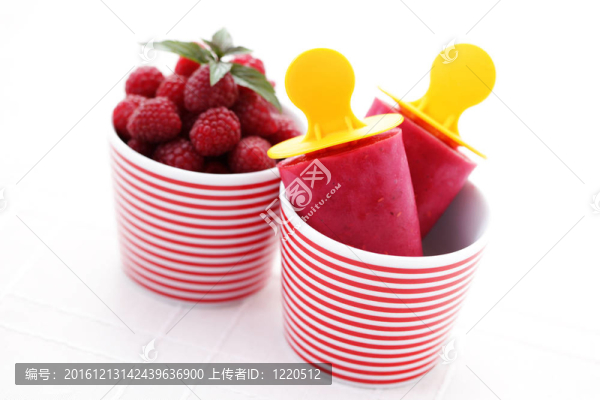 覆盆子冰淇淋