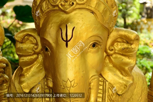 金Ganesh的雕像
