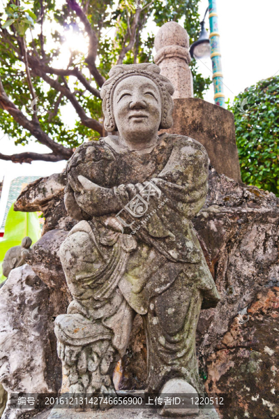中國(guó)男子雕像