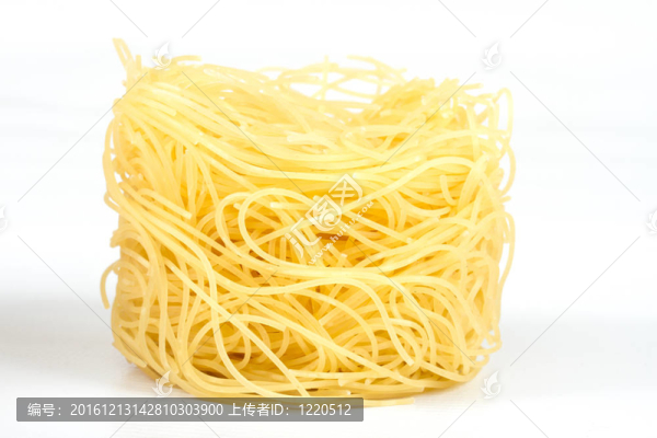 意大利面食面條一部分白色隔離