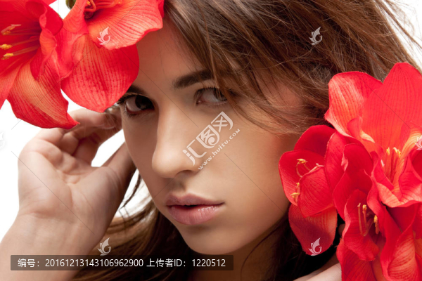 可愛的女人與紅花