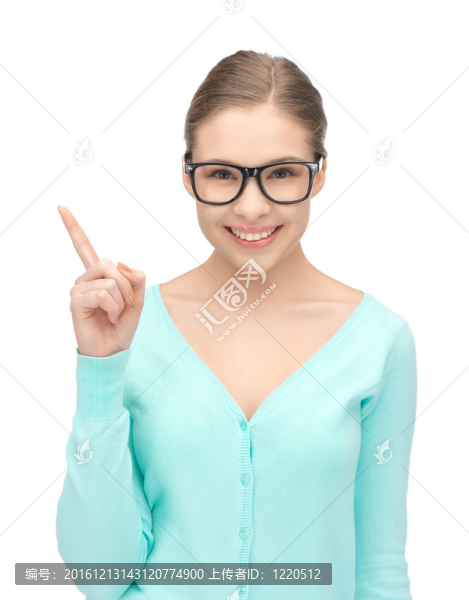 女人用手指向上