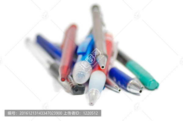 筆；鉛筆和白色背景上的鉛筆