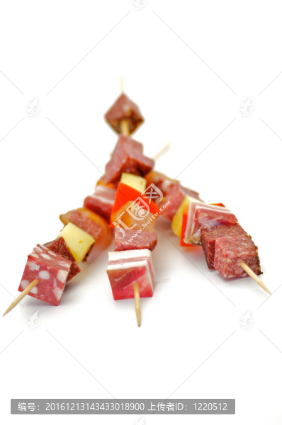 紅辣椒和奶酪，孤立在白色背景Salami,Shishkabobs