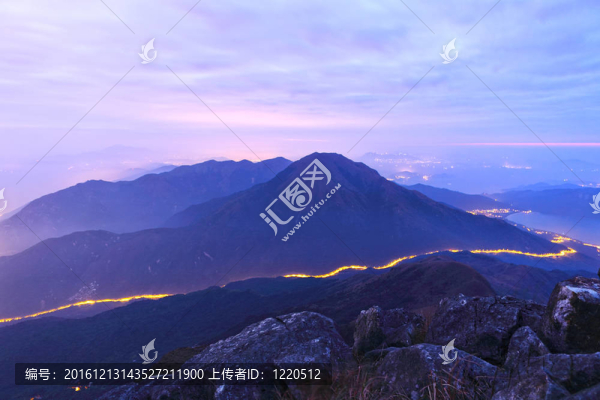 夜與路山