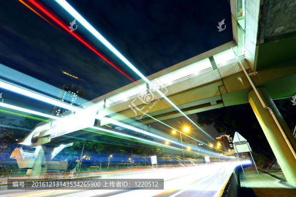 公路的光線軌跡
