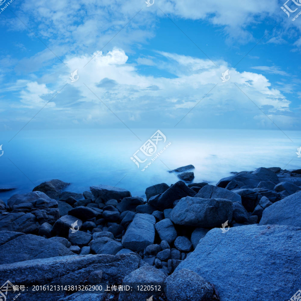 早晨的海景。長(zhǎng)曝光鏡頭。廣場(chǎng)組成。