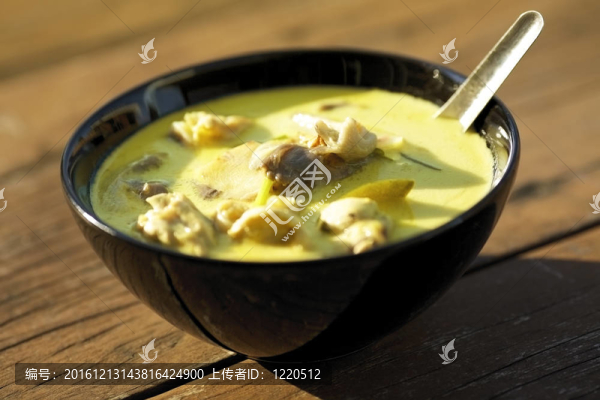 Tom,Kha,Gai,-泰國(guó)傳統(tǒng)雞湯和椰奶。極淺景深。