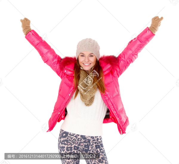 穿冬季外套圍巾和帽子的年輕女子
