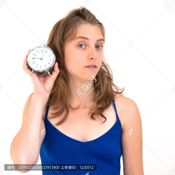 抱鬧鐘的女人
