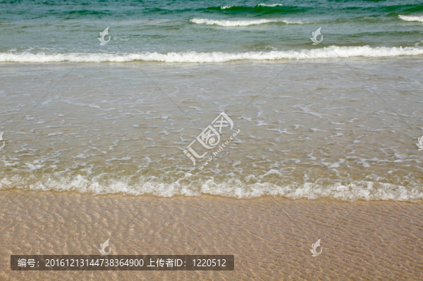 清澈的海浪