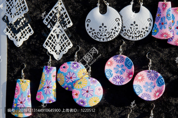 豐富多彩的形式裝飾耳環(huán)賣公平