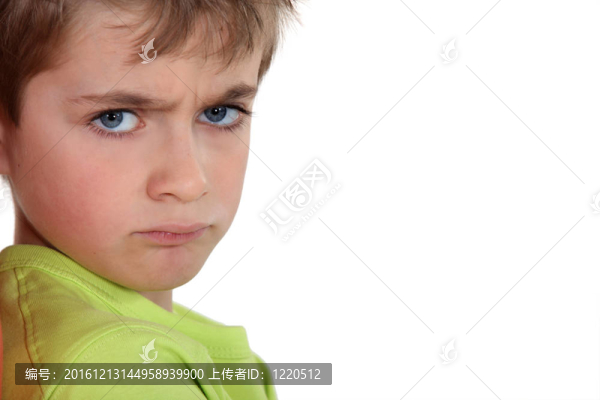 小男孩生氣了