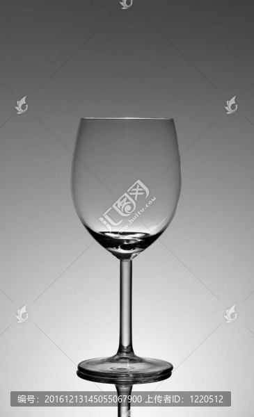 空的酒杯