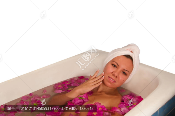 美女沐浴
