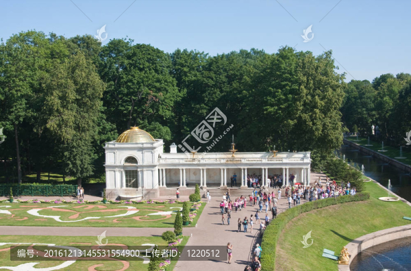 Peterhof。較低的公園。通道；與花parterre,Voronihin