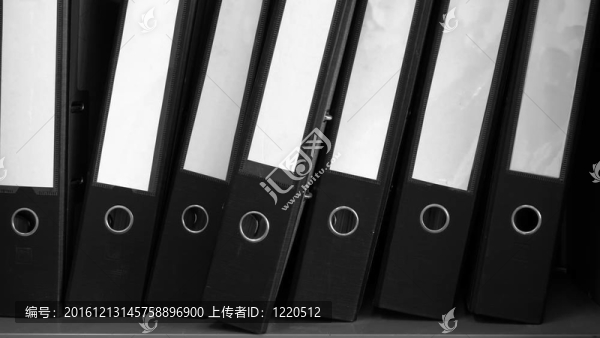 許多黑色的文件夾