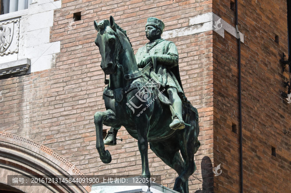 青銅雕像。市政廳。Ferrara。Emilia,Romagna。意大利.
