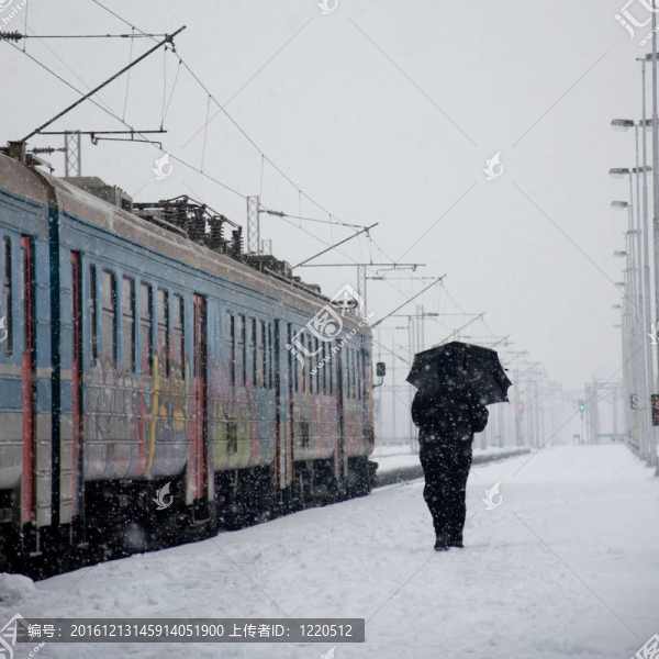 在火車站下雪