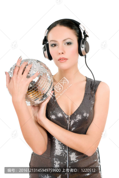 戴耳機(jī)的年輕女人