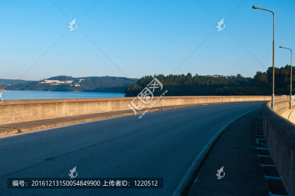 橋和河