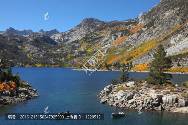 山上風(fēng)景如畫的島嶼