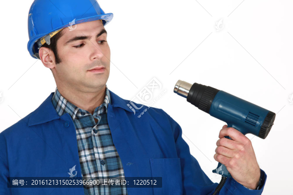 男子持加熱器