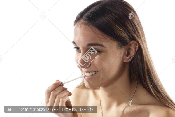 女人化妝化妝品的唇彩