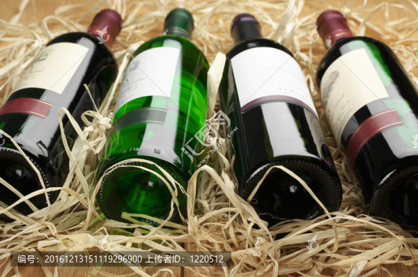 吸管酒瓶