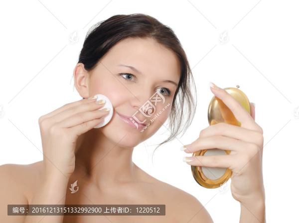 年輕漂亮的女孩自然化妝