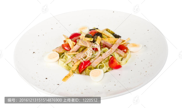 美味的面食照片（tagliatele）臘肉和西紅柿