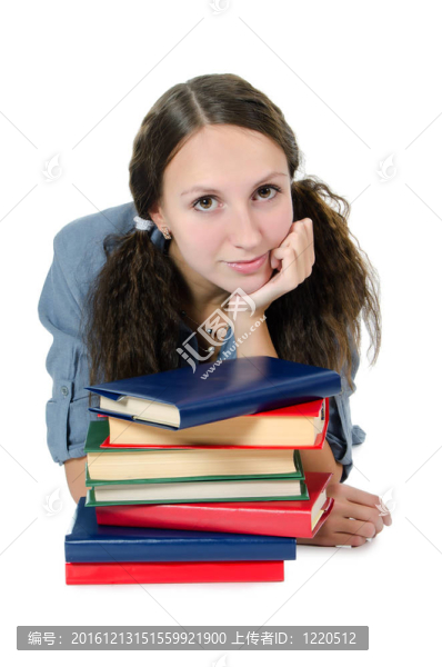 美麗的女孩與書籍孤立的白色