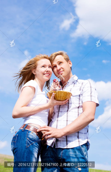 幸福的年輕夫婦