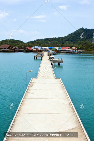 從大海到Koh,Chang群島的Jetty；泰國