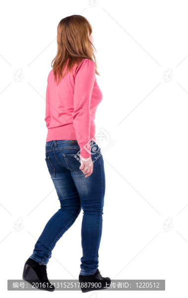 去黑人女孩的背影