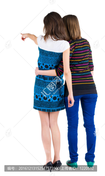 兩個(gè)年輕黑發(fā)女人觀
