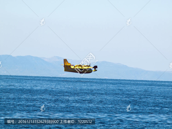 水上飛機(jī)飛越海洋