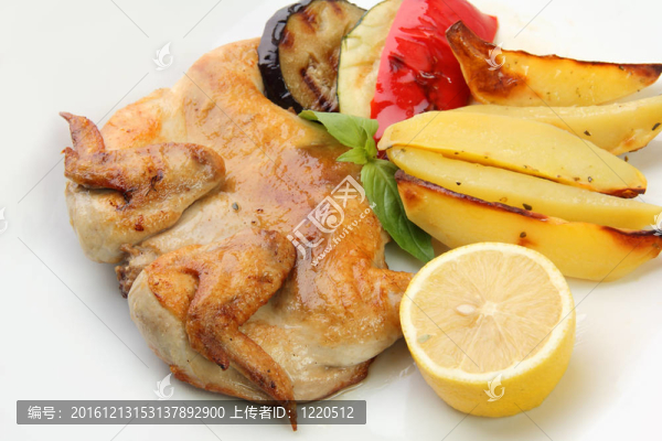 烤雞肉和配菜