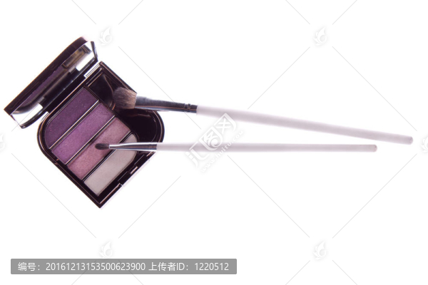 一套化妝；眼影刷
