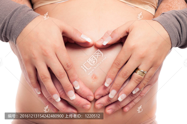 手摸孕婦肚子