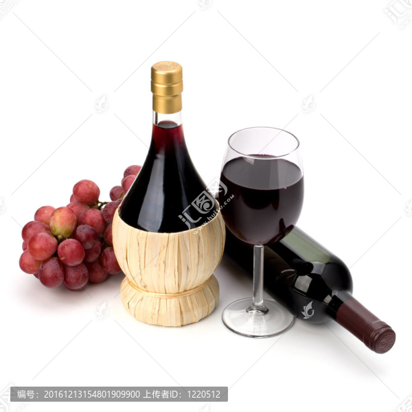 全紅酒酒杯；酒瓶和葡萄