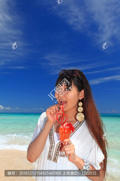 海灘；熱帶；沖繩；婦女