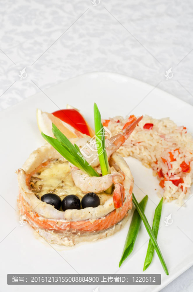 魚和米飯和蔬菜
