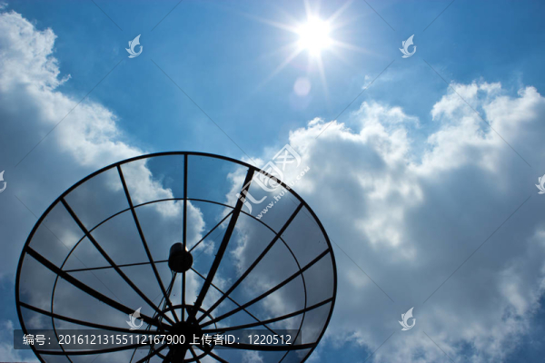 衛(wèi)星在天空